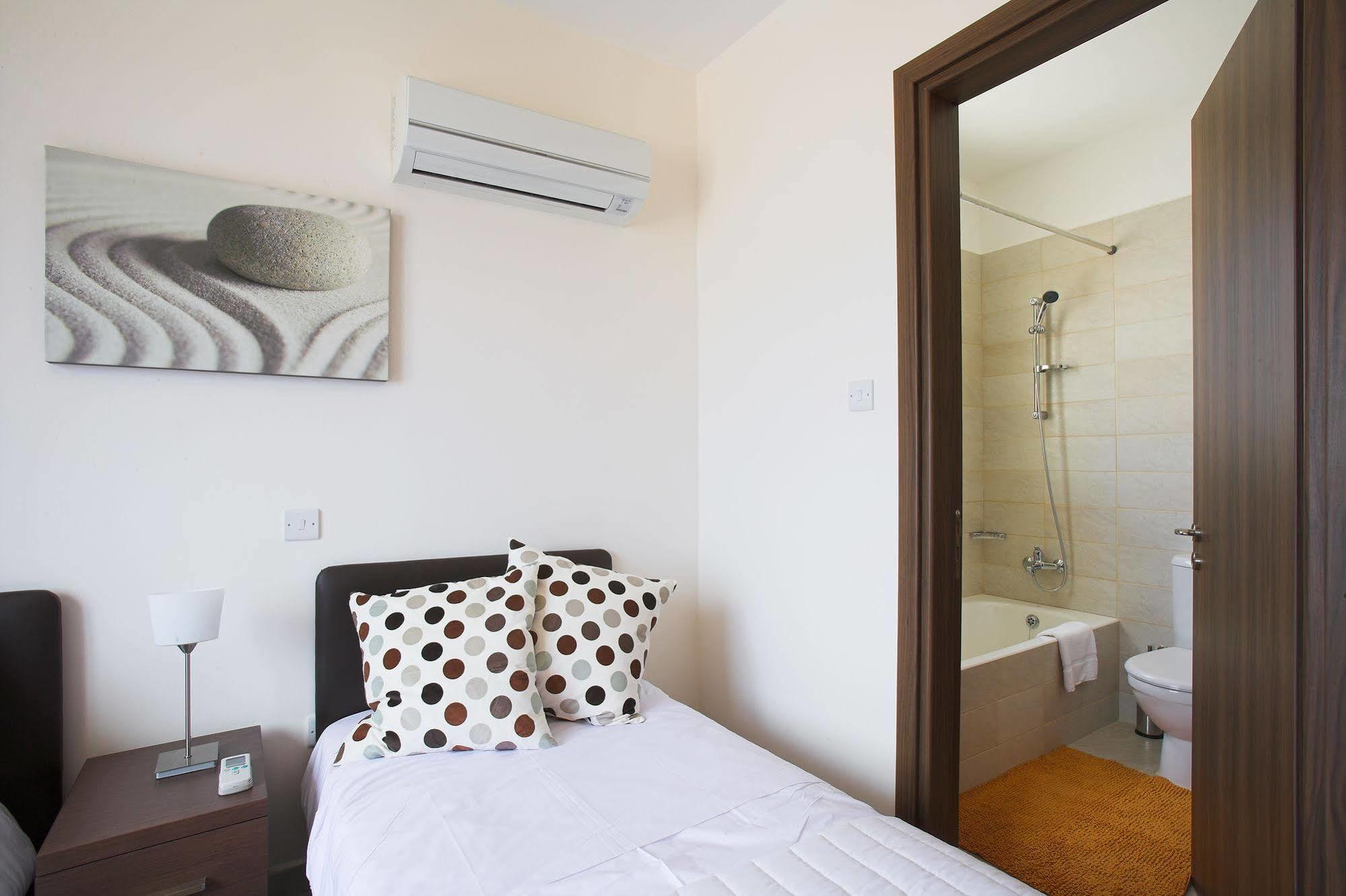 Chloraka Terrace Apartament