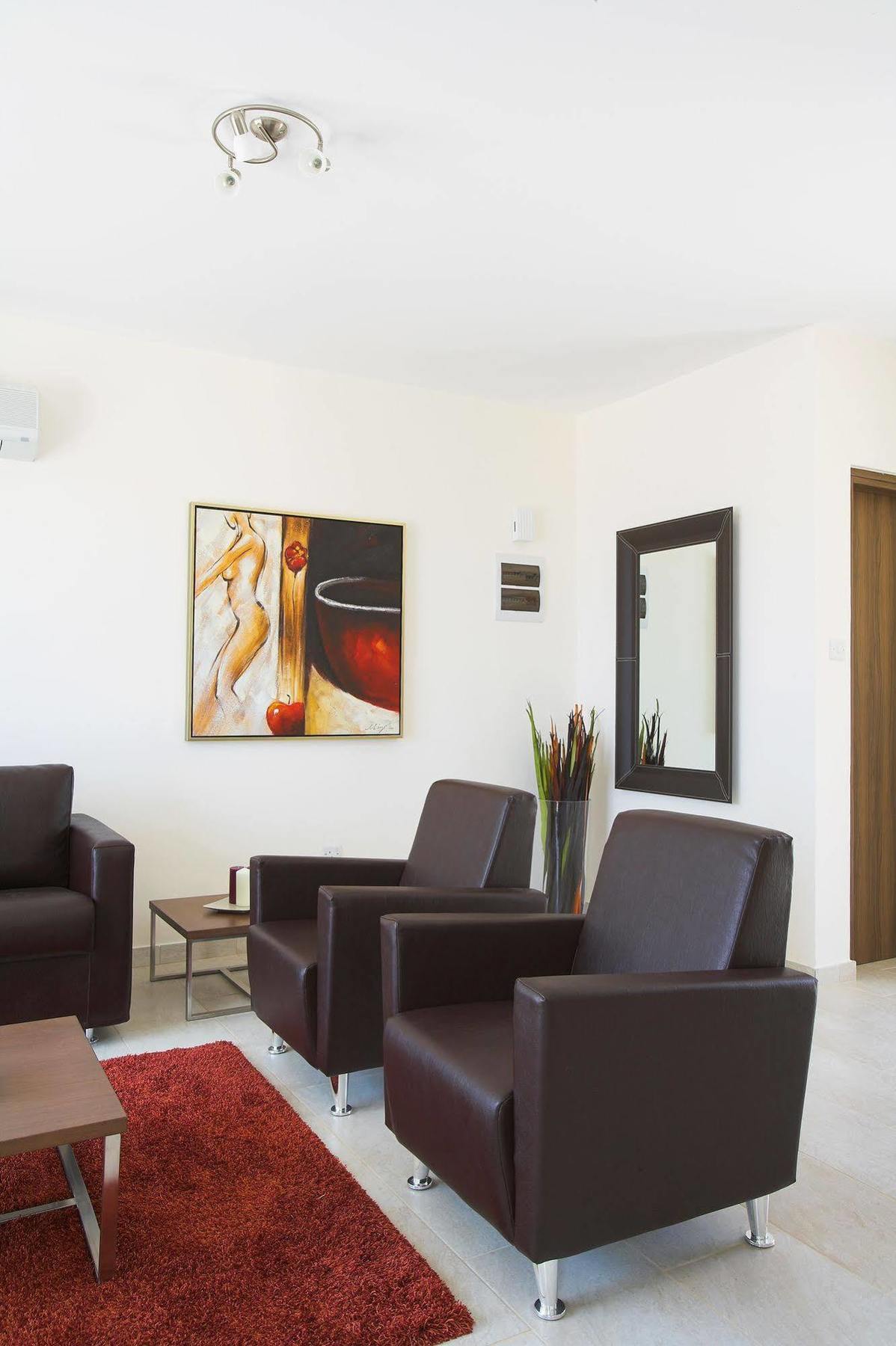 Chloraka Terrace Apartament